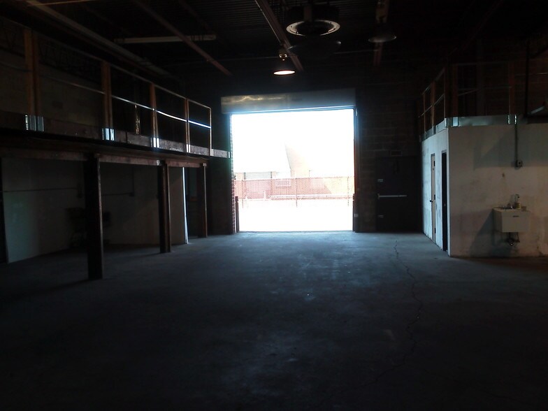 More Photos Of 75 Cabot St, West Babylon Warehouse For Lease