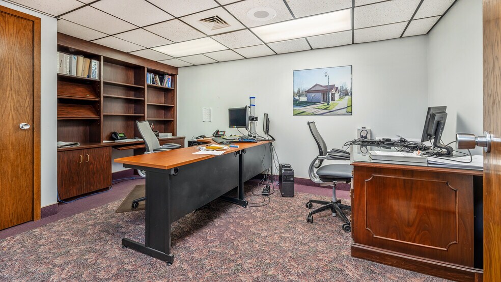 More Photos Of 1211 Ludington St, Escanaba Office For Sale
