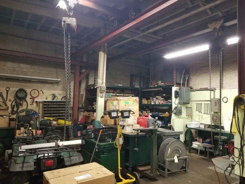 More Photos Of 64 Richards St, Brooklyn Warehouse For Lease