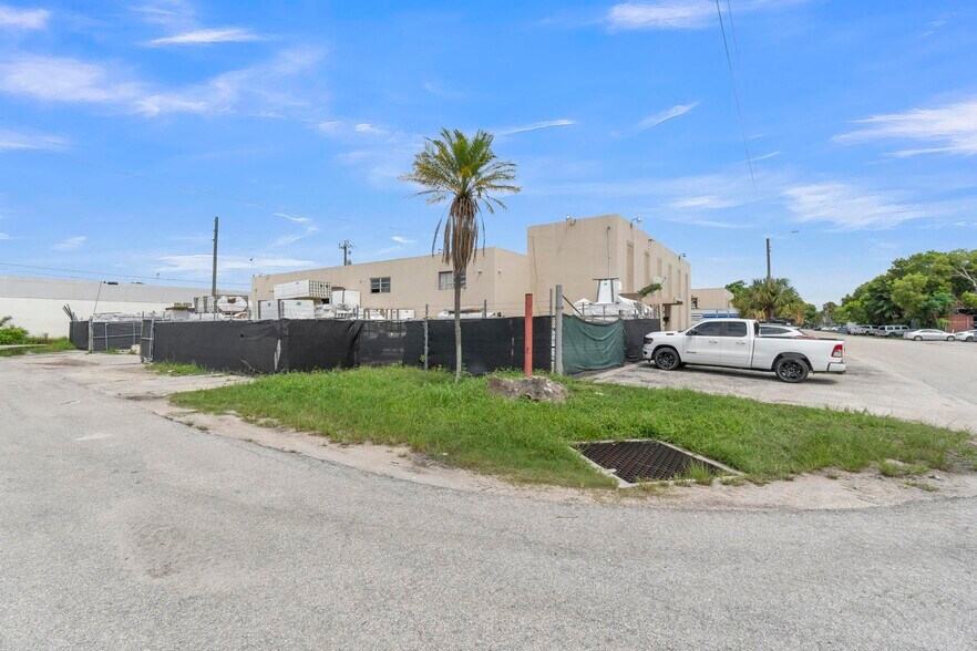 More Photos Of 821-841 NW 57th Pl, Fort Lauderdale Manufacturing For Sale