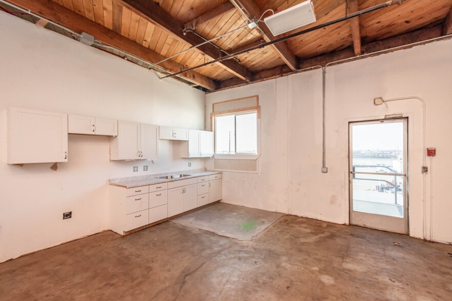 More Photos Of 2901 Apron Ave, Atwater Warehouse For Sale