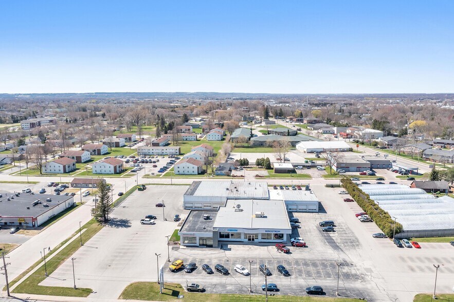 More Photos Of 1988 E Mason St, Green Bay Auto Dealership For Sale
