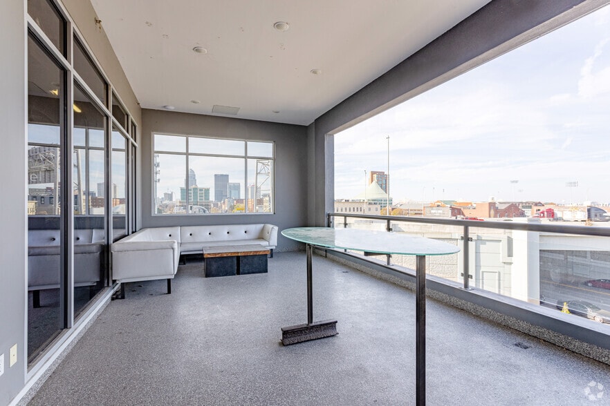 More Photos Of 552 E Market St, Louisville Office For Lease