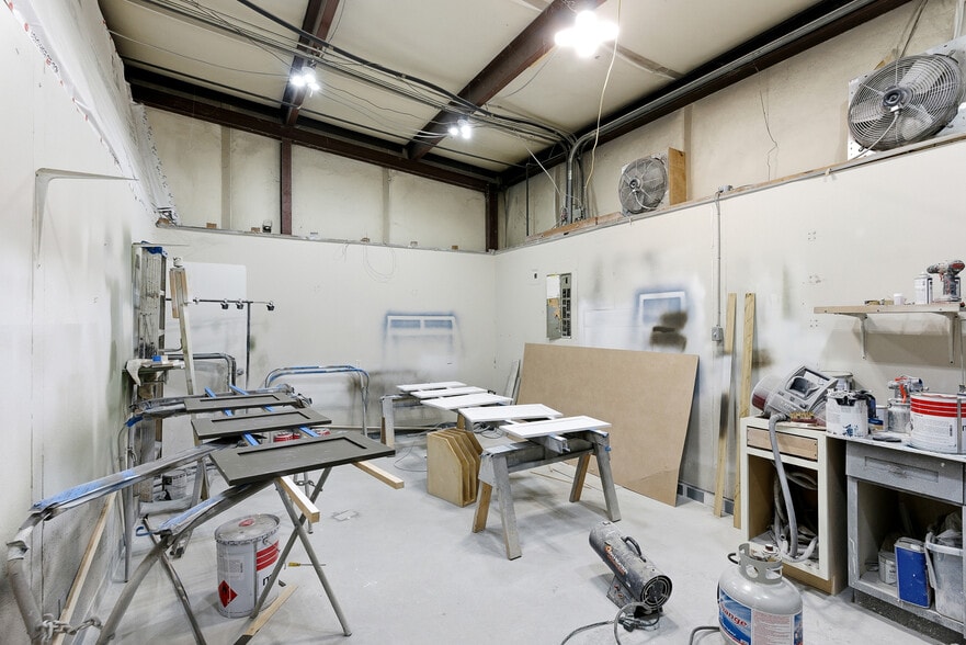 More Photos Of 961 Shallowford Rd NE, Kennesaw Warehouse For Sale