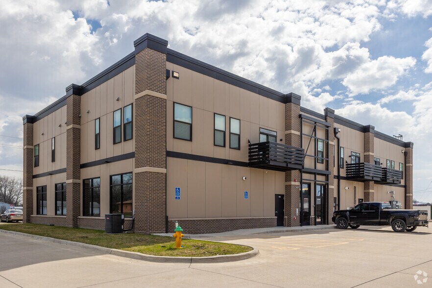 More Photos Of 7040 NE 14th St, Ankeny Storefront Retail Office For Sale