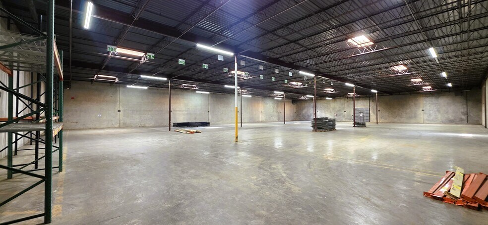 More Photos Of 4233 Janada St, Haltom City Warehouse For Lease