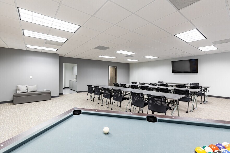 More Photos Of 6445 Powers Ferry Rd NW, Atlanta Unknown For Lease