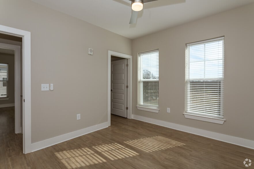 More Photos Of 222 S Main St, Mooresville Apartments For Lease