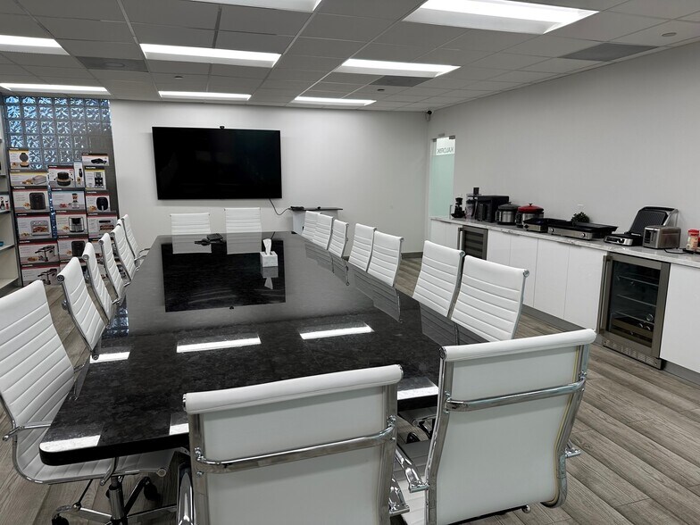 More Photos Of 16175 NW 49th Ave, Hialeah Warehouse For Lease