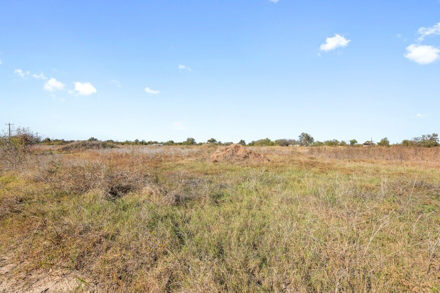 More Photos Of 2004 Caldwell Ln, Del Valle Land For Sale