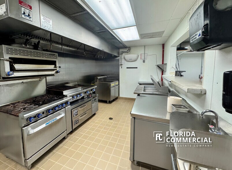 More Photos Of 796 NE Dixie Hwy, Jensen Beach Restaurant For Sale