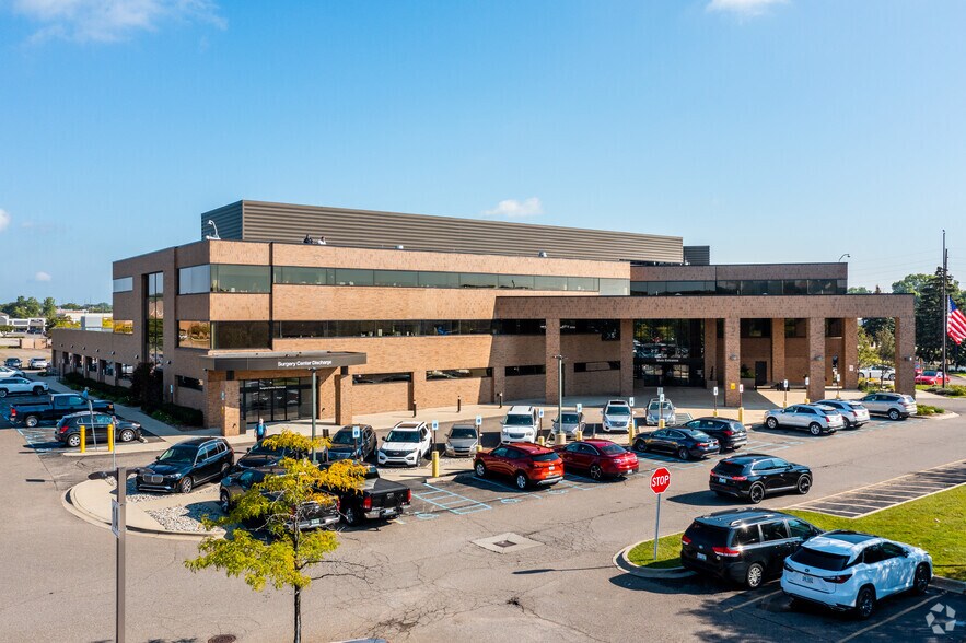 More Photos Of 6900 Orchard Lake Rd, West Bloomfield Medical For Lease