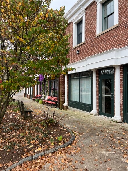 More Photos Of 162-170 Main St, Old Saybrook Storefront Retail Office For Lease