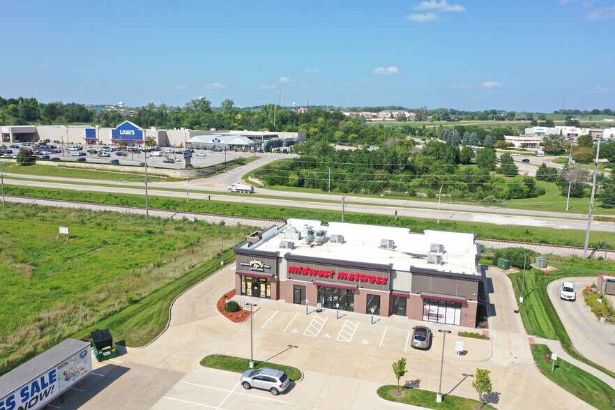 More Photos Of 746 Coral Ridge Ave, Coralville General Retail For Sale