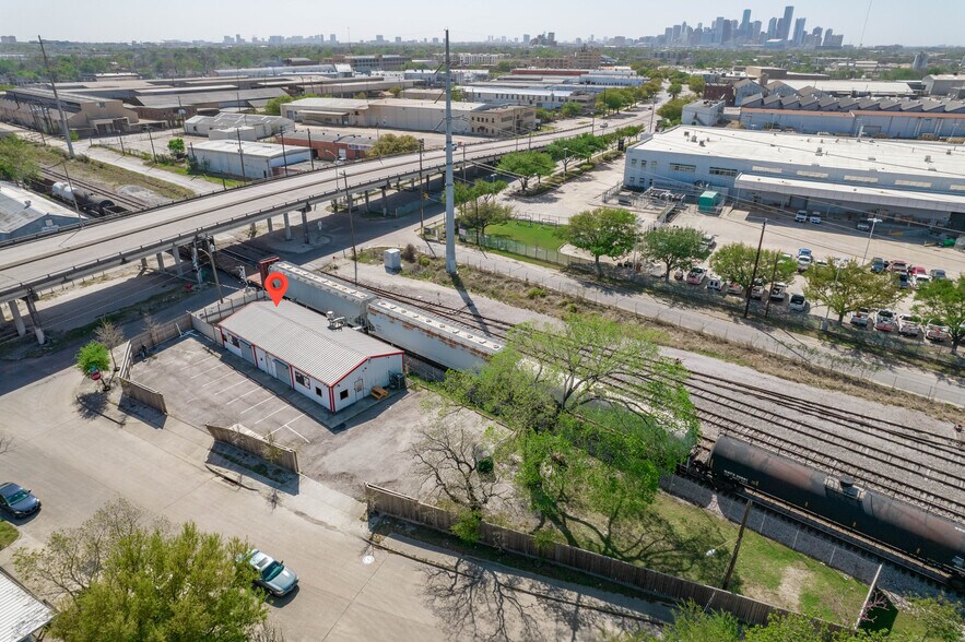 More Photos Of 6555 Navigation Blvd, Houston Warehouse For Lease