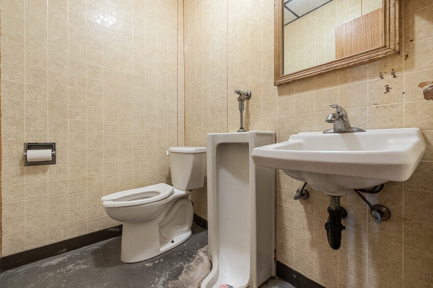 More Photos Of 504 Milwaukee St, Lomira Flex For Sale