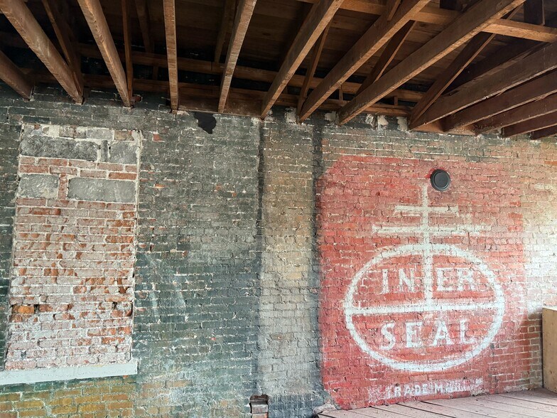 More Photos Of 120 S Main St, Joplin General Retail For Sale