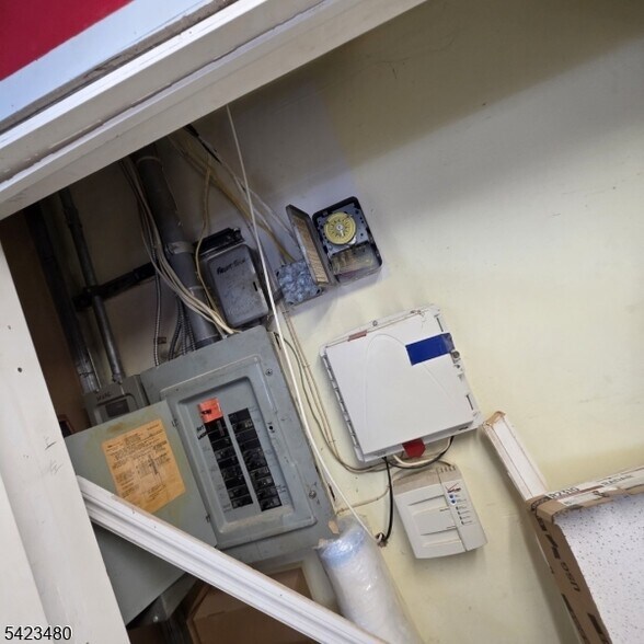 More Photos Of 713 E Main St, Bridgewater Convenience Store For Lease
