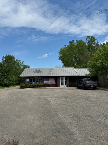 Primary Photo Of 522 Faxon Rd N, Norwood Young America Medical For Sale