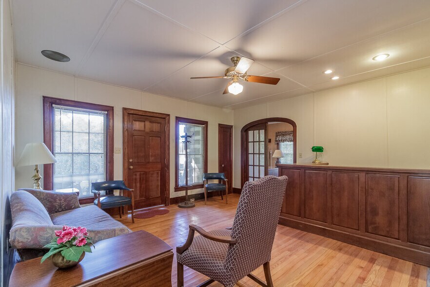 More Photos Of 615 Patterson, LaFayette Medical For Sale