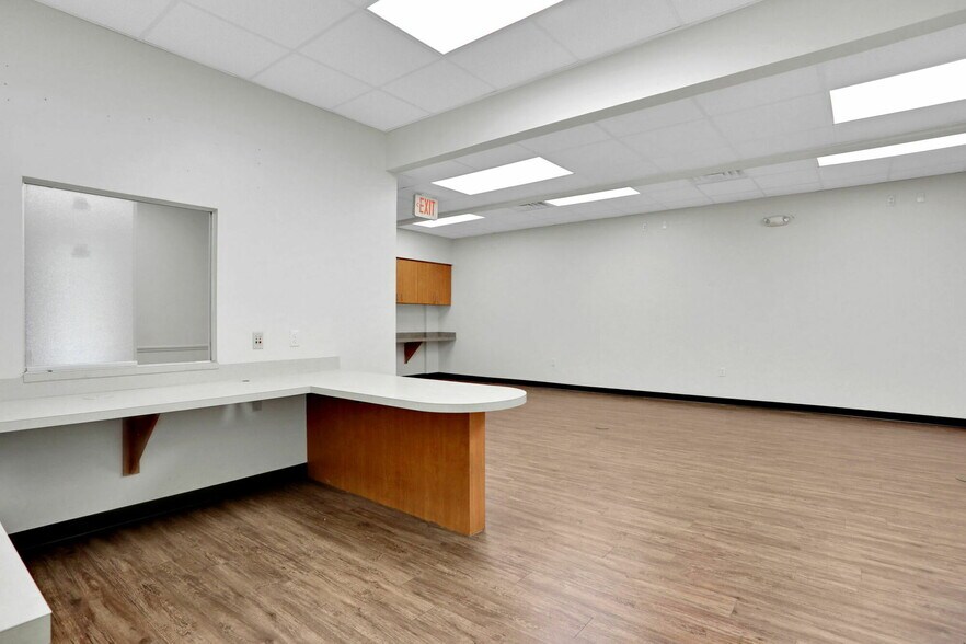 More Photos Of 1712-1736 University Blvd S, Jacksonville Medical For Sale