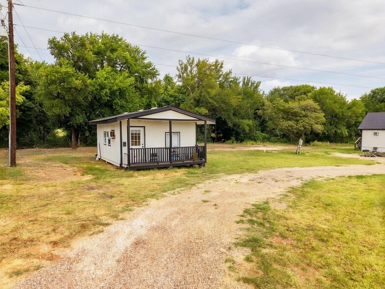 More Photos Of 14485 County Road 156, Bluff Dale Multifamily For Sale
