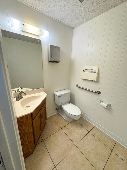 More Photos Of 3630 Almazan Dr, Dallas Medical For Lease