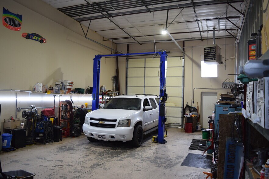 More Photos Of 520-536 W 66th St, Loveland Light Manufacturing For Sale