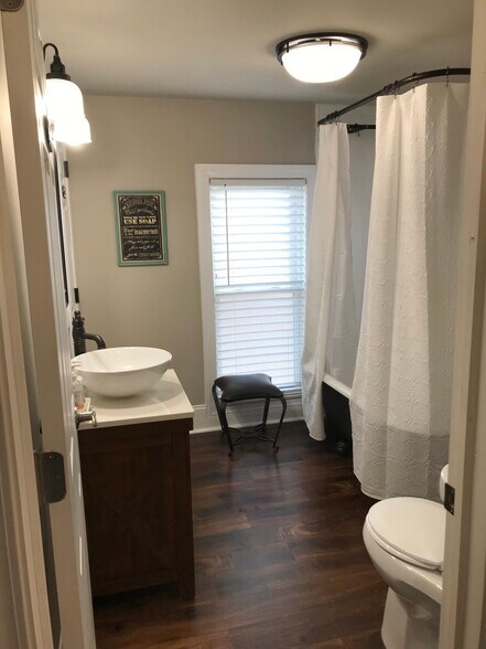More Photos Of 11058 Shook Rd, Romulus Office Residential For Sale