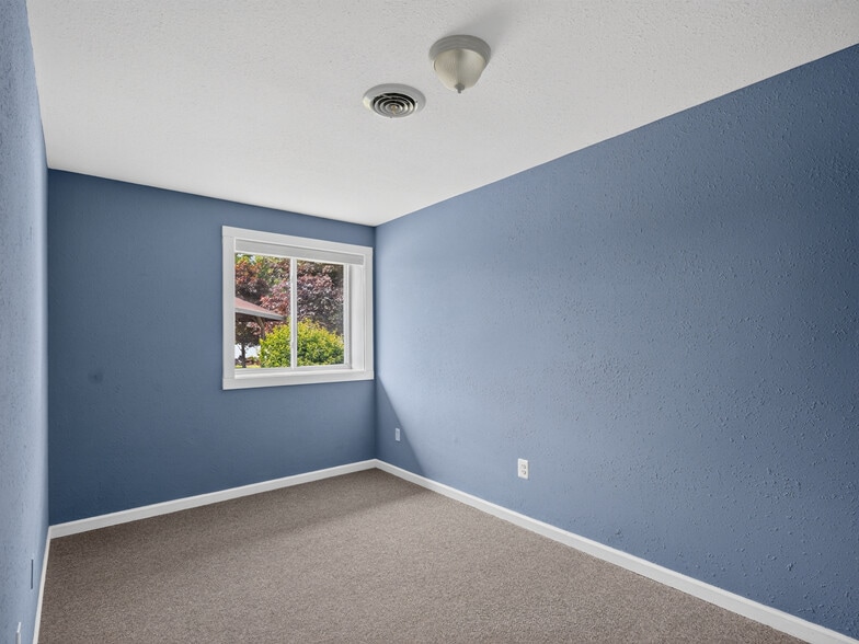 More Photos Of 200 S 4th St, Kawkawlin Assisted Living For Sale