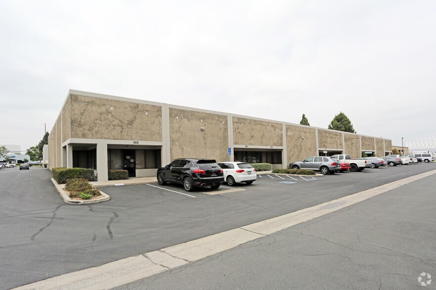 More Photos Of 955-969 N Eckhoff St, Orange Warehouse For Lease