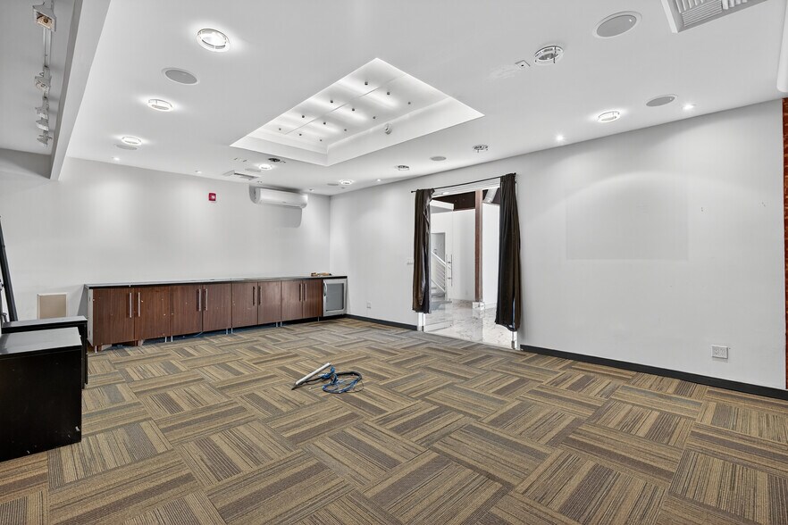 More Photos Of 4716 Vineland Ave, North Hollywood Loft Creative Space For Lease