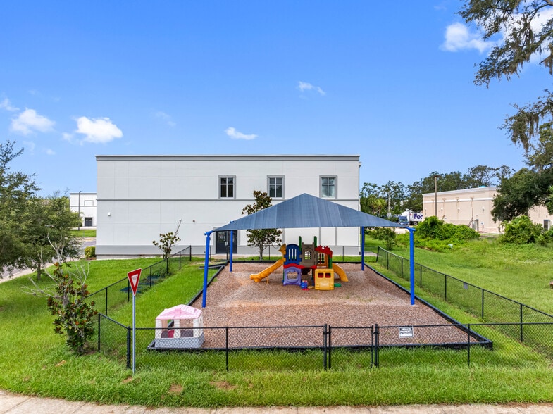 More Photos Of 13901 Sheldon Rd, Tampa Schools For Lease
