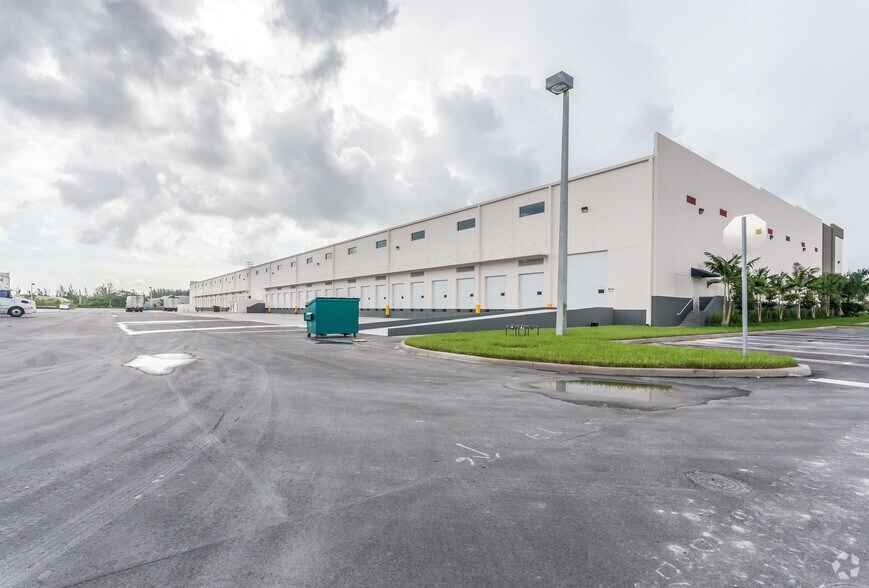 More Photos Of 11255 NW 106th St, Miami Warehouse For Lease
