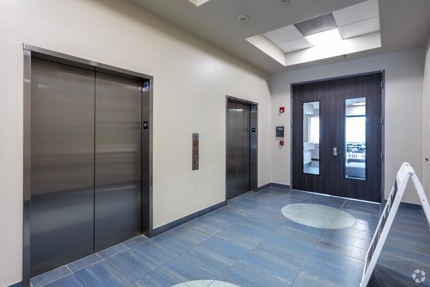 More Photos Of 265 E River Park Cir, Fresno Office For Lease