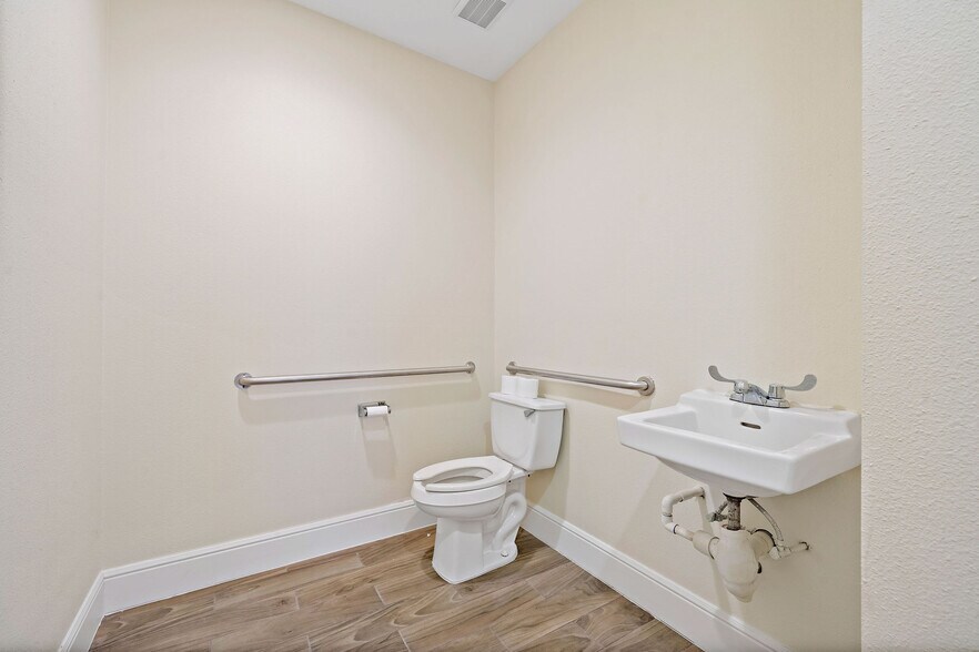 More Photos Of 21386 Provincial Blvd, Katy Medical For Sale