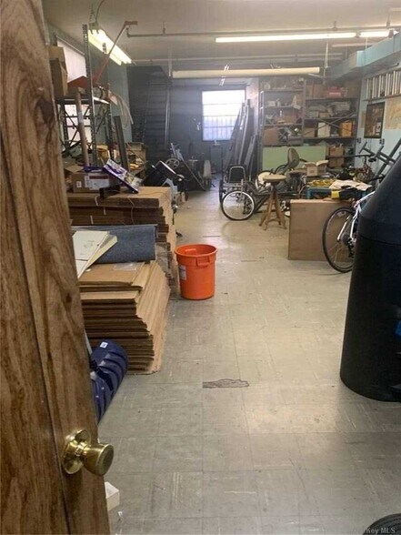 More Photos Of 504 Cherry Ln, Floral Park Warehouse For Lease