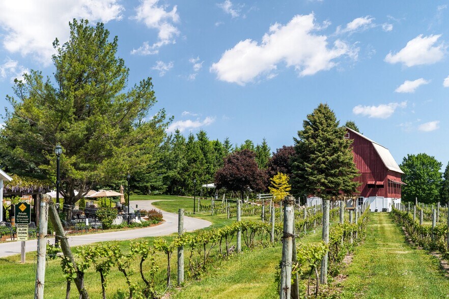 More Photos Of 10343 E Hilltop Rd, Suttons Bay Winery Vineyard For Sale