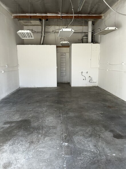 Primary Photo Of 5983 Reseda Blvd, Tarzana Industrial For Lease