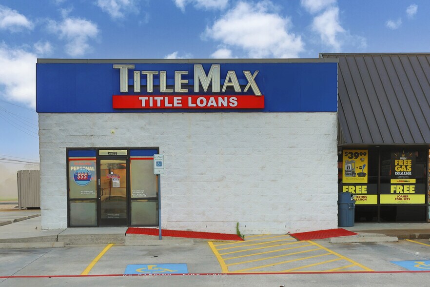 More Photos Of 12296 Veterans Memorial Dr, Houston Freestanding For Sale