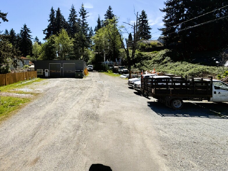 More Photos Of 1407 S 129th St, Burien Flex For Lease