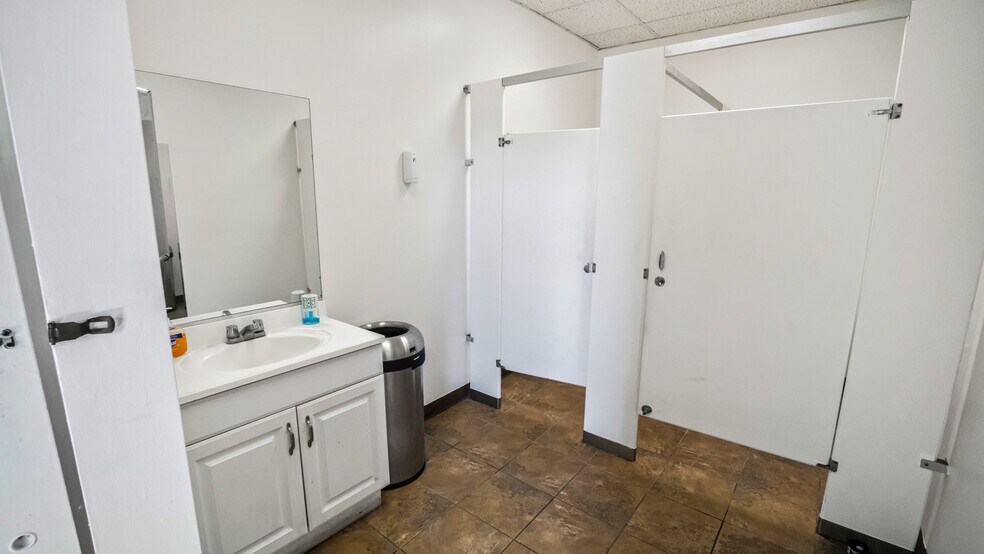 More Photos Of 800 E Wardlow Rd, Long Beach Loft Creative Space For Lease