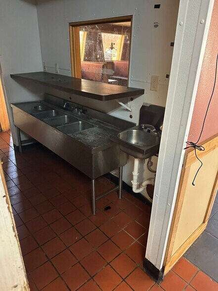 More Photos Of 1107 W Main St, Whitewater Restaurant For Lease