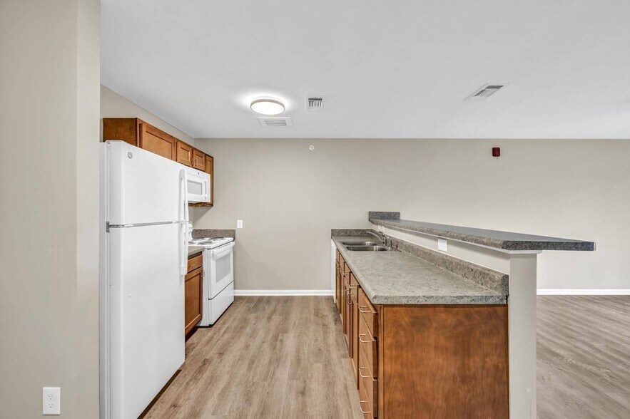 More Photos Of 6500 Powers Blvd, Parma Apartments For Lease