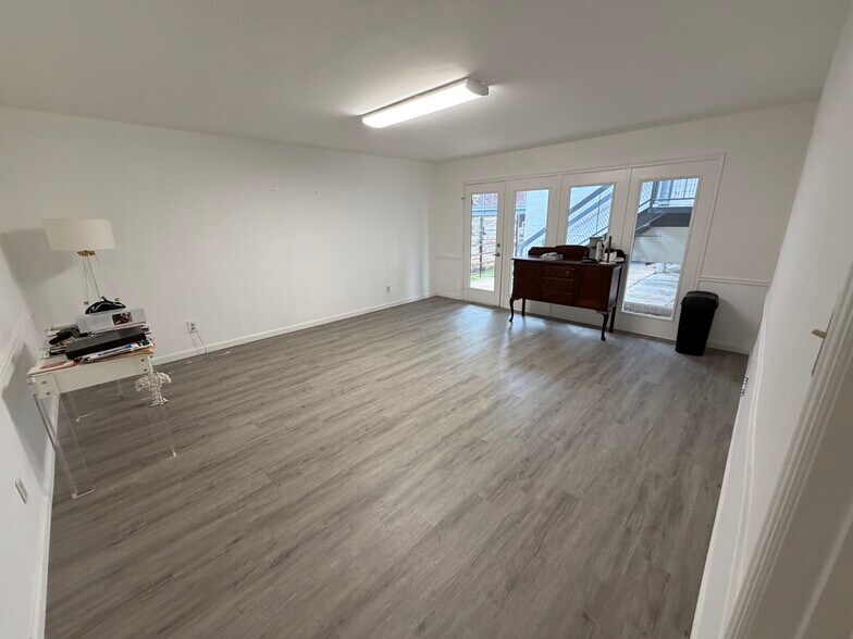 More Photos Of 805 W 10th St, Austin Office Residential For Lease