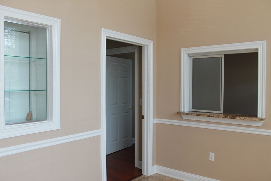 More Photos Of 6817 Southpoint Pky, Jacksonville Office For Sale