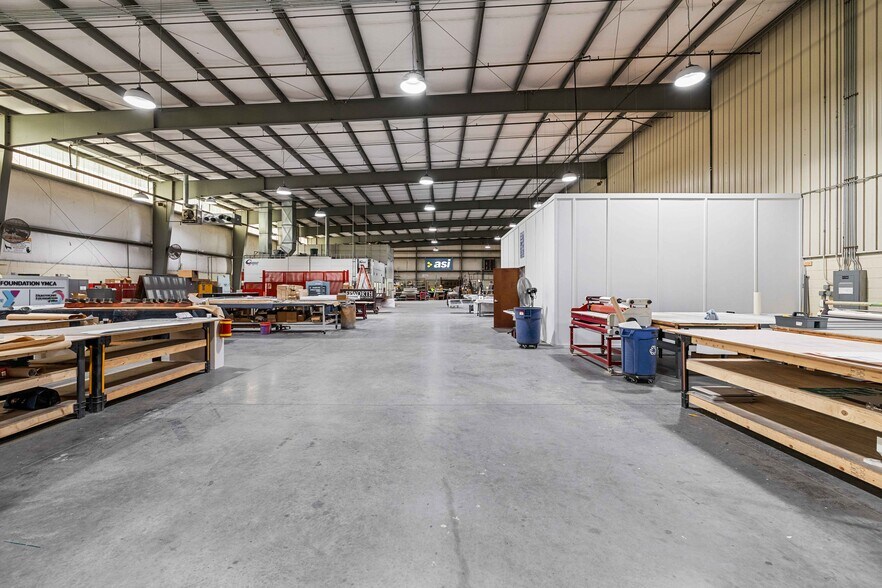 More Photos Of 600 Irving Pky, Holly Springs Light Manufacturing For Sale