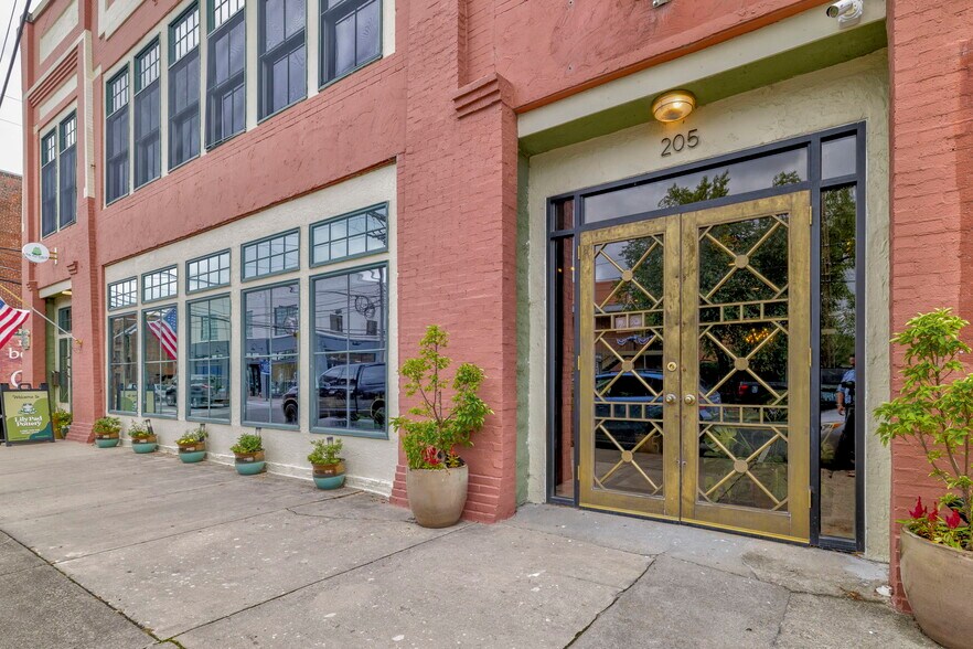 More Photos Of 201-207 N Water St, Elizabeth City Storefront Retail Residential For Sale