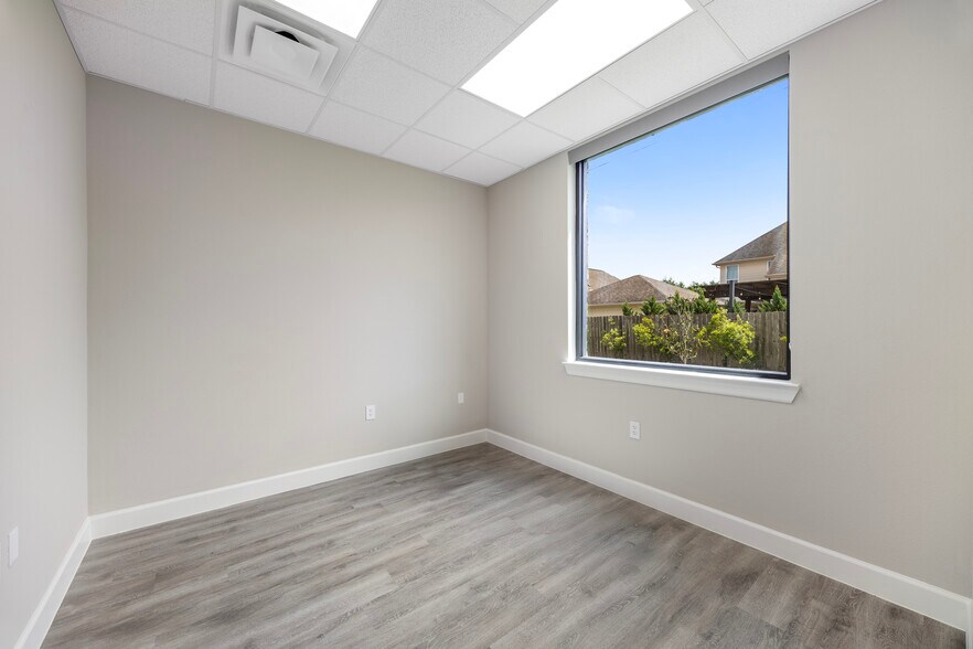 More Photos Of 3129 Kingsley Dr, Pearland Medical For Lease