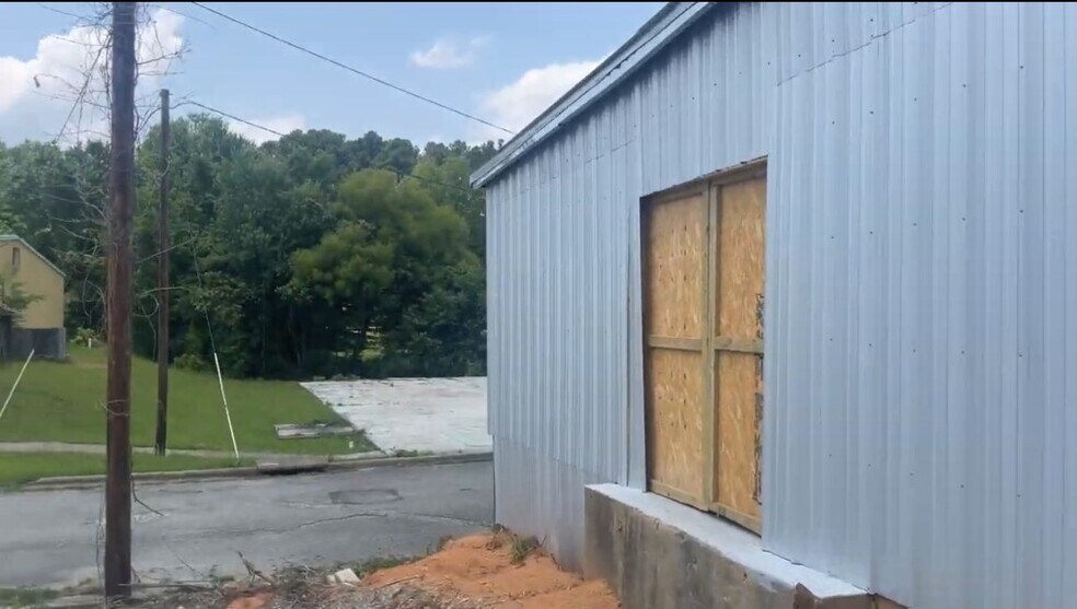 More Photos Of 209 Clayton Ave, Roxboro Industrial For Lease